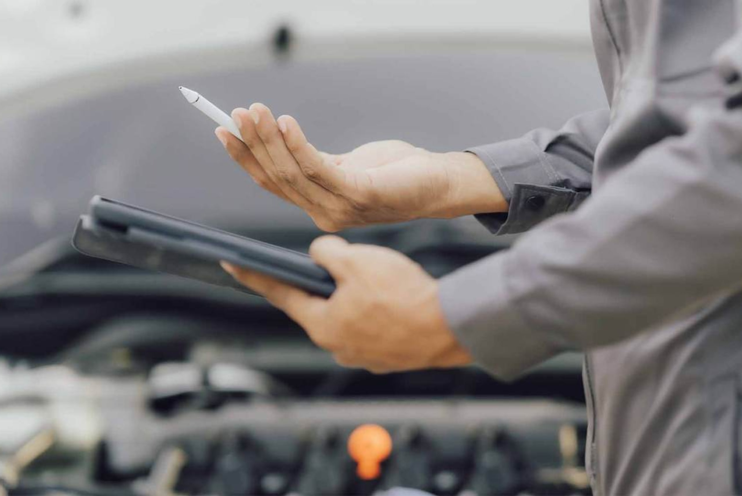 oil change service tech on tablet