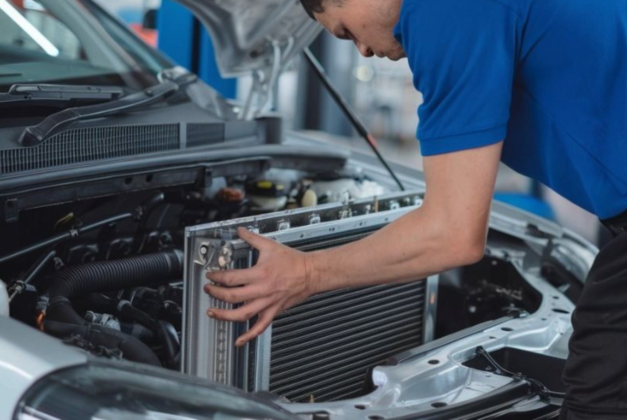 Radiator Repair Services tech install radiator